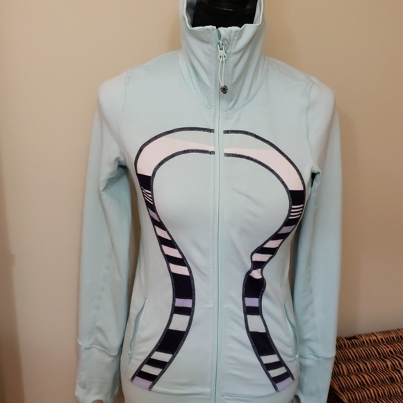 lululemon Sweaters - Lululemon long sleeve ladies top. Size 4